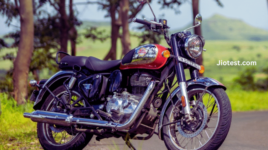 Triumph Rocket 3 R Review – Why It's Selling Like Crazy, 21.98 लाख में