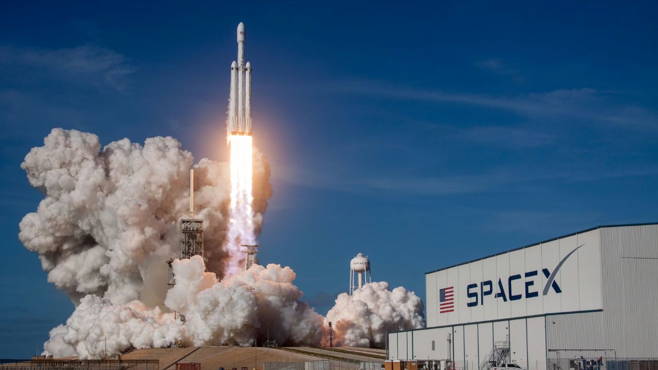 SpaceX ties Musk
