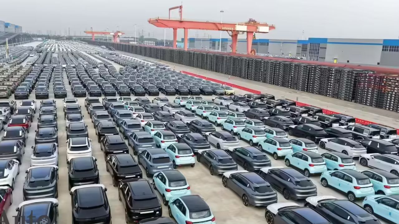 House Democrats urge Trump to keep US ban on Chinese cars